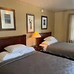 Simmons Motel And Suites