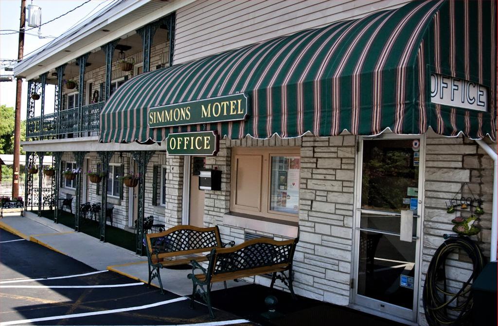 Simmons And Motel