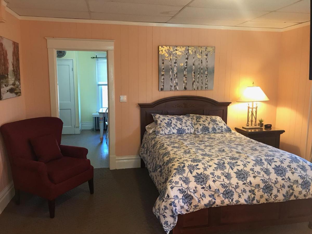 Simmons And Motel 2*
